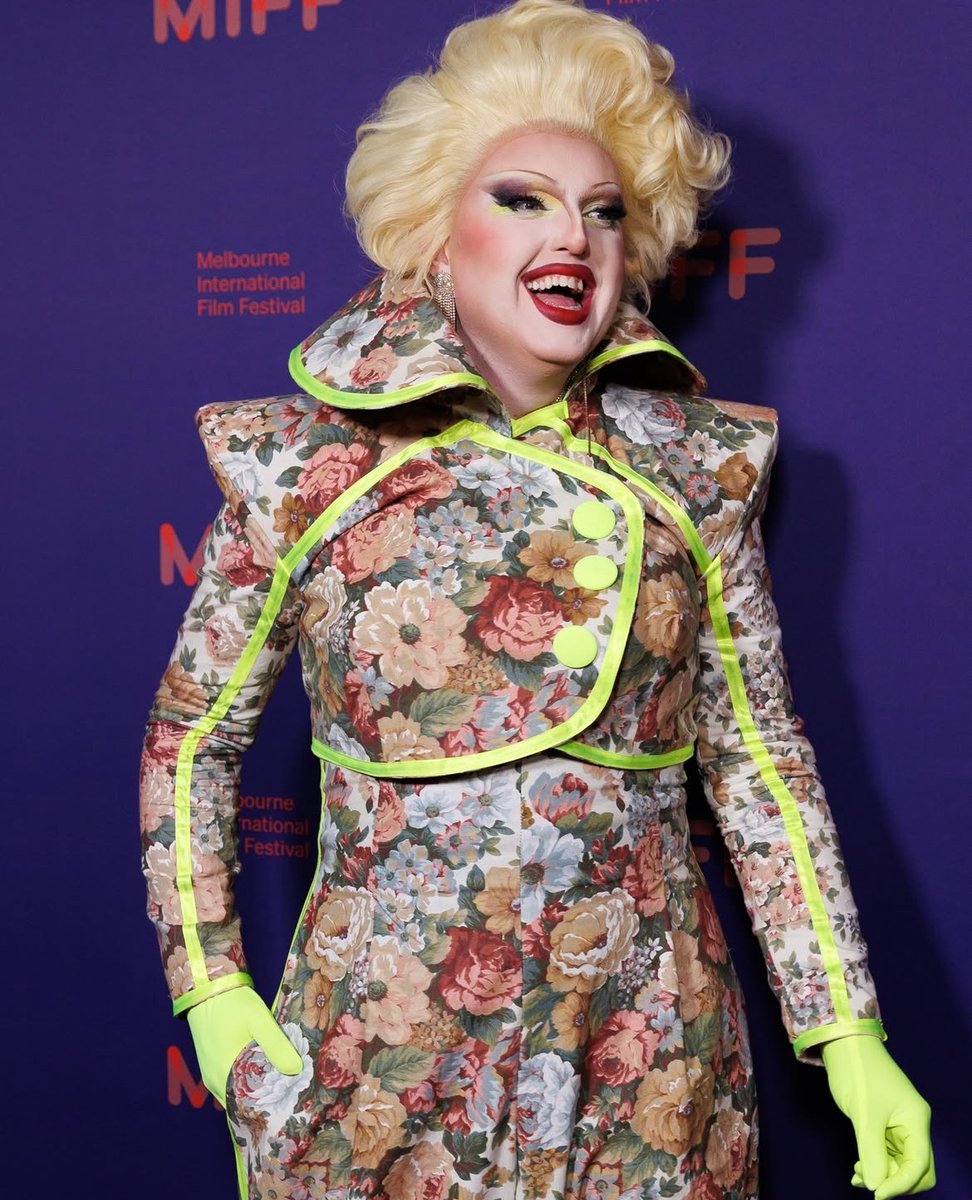 Lazy Susan (@mslazysusan) on Twitter photo Do the drapes match the drag queen?
In just 2 days Pashion Couture transformed these old curtains into this incredible Alvaro Mars inspired lewk for <a href="/MIFFofficial/">Melbourne Film Fest</a> opening night 😍 Do the drapes match the drag queen?
In just 2 days Pashion Couture transformed these old curtains into this incredible Alvaro Mars inspired lewk for <a href="/MIFFofficial/">Melbourne Film Fest</a> opening night 😍