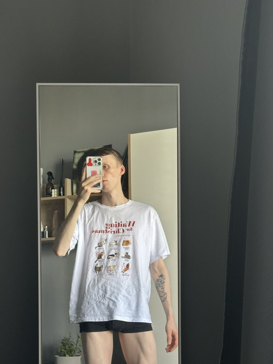 не могу взять себе котенка домой, но зато могу купить футболку аж с 9 котятками сразу 🤍