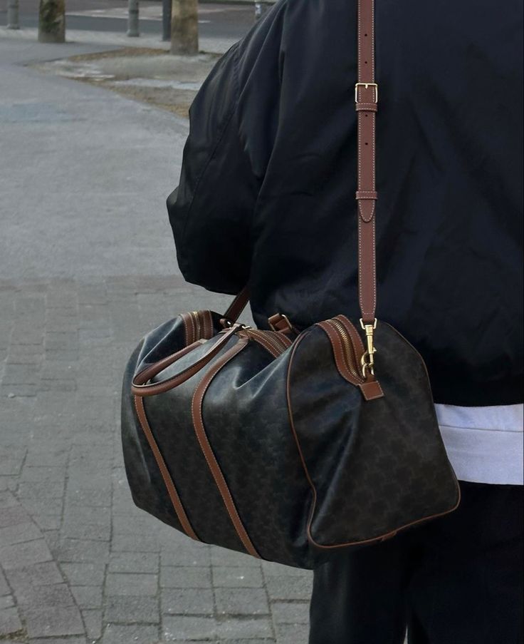 TufaniHoney's tweet photo. Weekender vibes. Black, white, and a duffel that does the talking.   #OOTD #CityStyle #TravelLook #EffortlessCool #DesignerDetails #StreetChic #StyleOnTheGo https://t.co/axRSGrIlF1