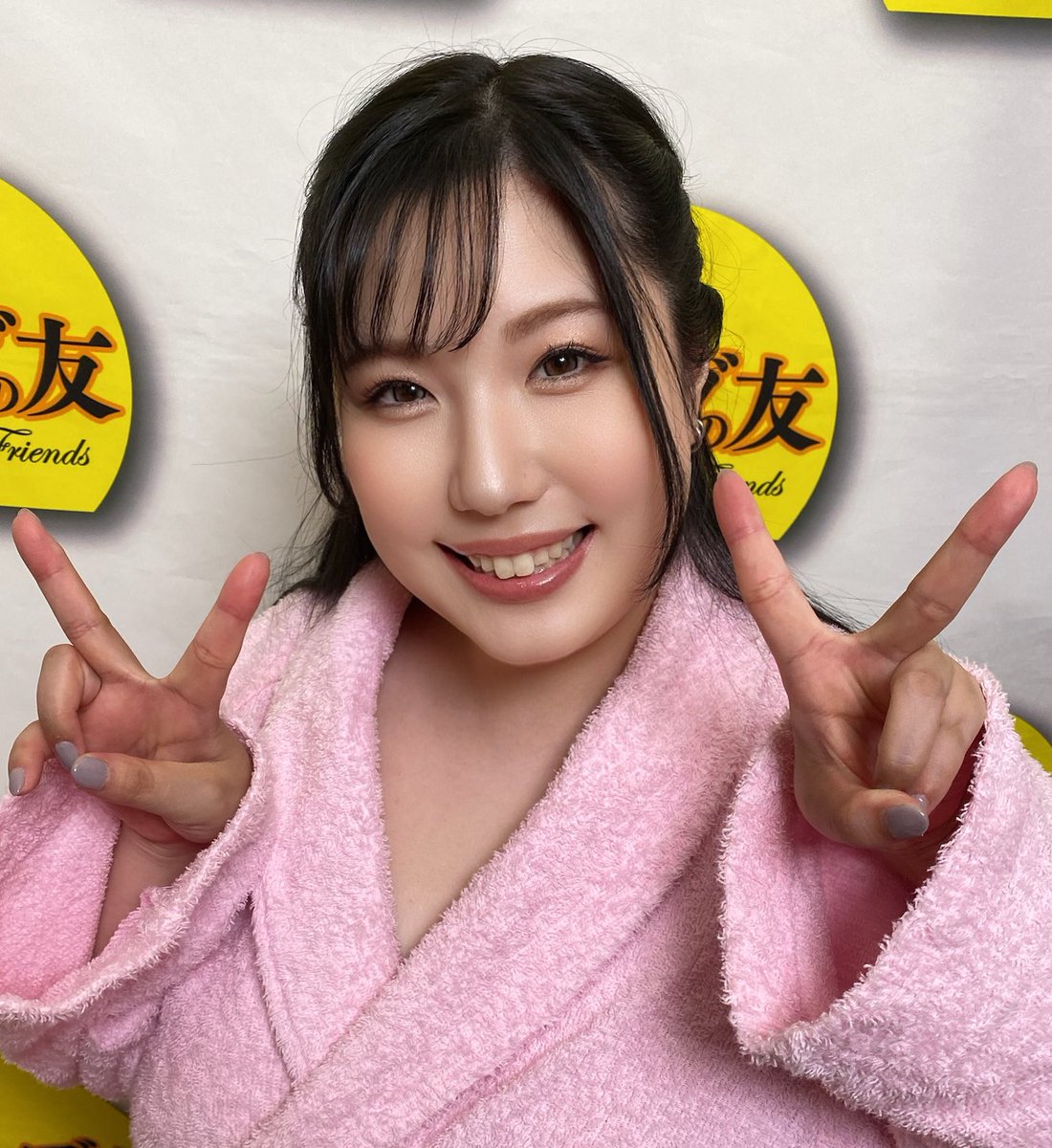ensui_uco's tweet photo. 今日はみなとちゃんおるよ👼💫

お肌ちゅるるん女子👶✨
「超リアルパチモンたこやき」もろた！

#櫻木みなと @3710_sakuragi 
#セレブの友 #撮影中 https://t.co/7u1mHCQIJU