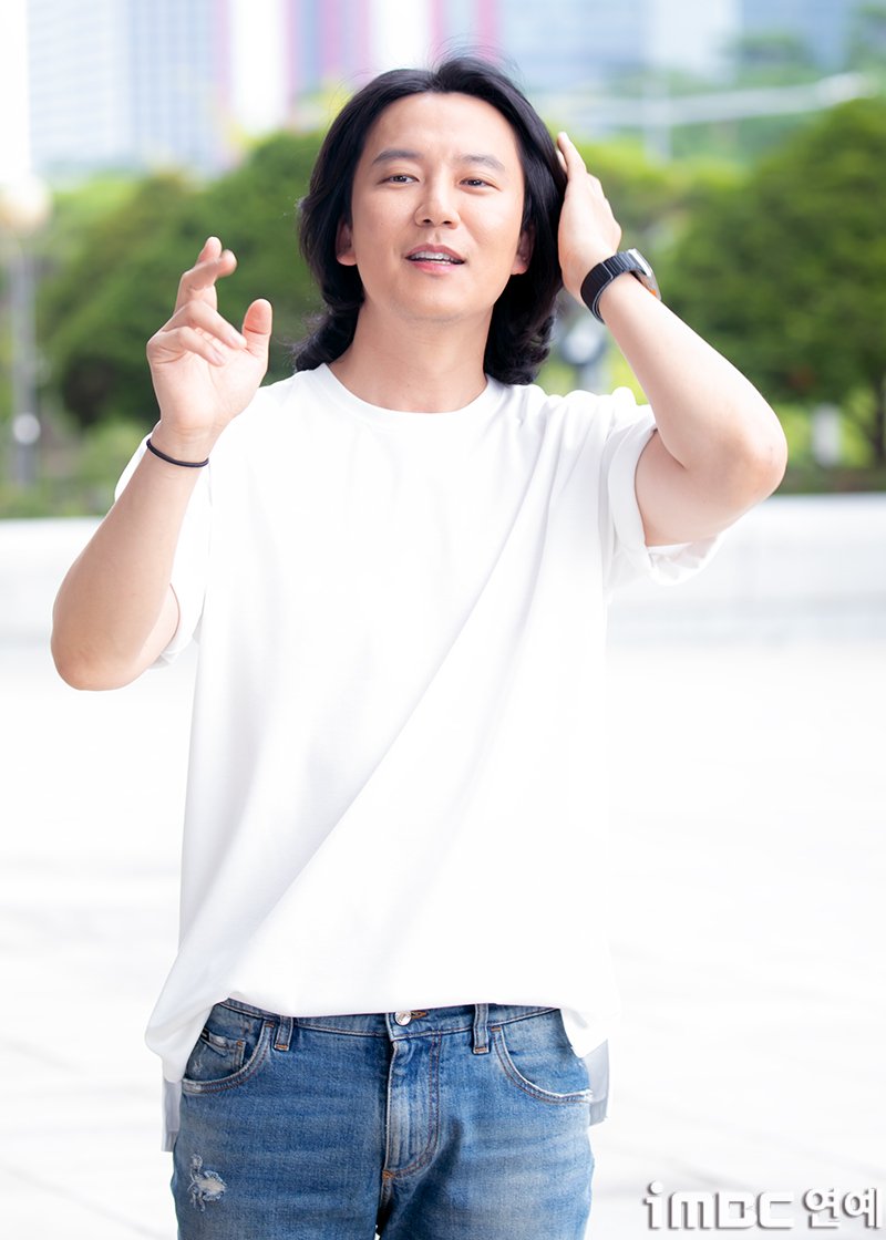 imbcenews's tweet photo. [포토] 김남길, 잠시만 저 할 얘기 있어요 ~
#김남길 #KimNamGil #KBS라디오
#이은지의가요광장 #출근길_250808 [iMBC연예]

배우 김남길이 8일 오후 서울 여의도 KBS에서 열린 라디오 ‘이은지의 가요광장’ 출근길에 포즈를 취하고 있다.

⬇️고화질 Click Plz⬇️
https://t.co/pzzjxBvxpb https://t.co/z5v8fc1Xoy