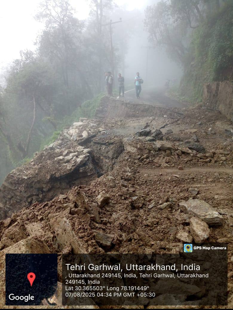 Tehri Garhwal Police Uttarakhand (@tehrigarhwalpol) on Twitter photo #рдЖрд╡рд╢реНрдпрдХ_рд╕реВрдЪрдирд╛
рд╕рд░реНрд╡ рд╕рд╛рдзрд╛рд░рдг рдХреЛ рд╕рд╛рджрд░ рд╕реВрдЪрд┐рдд рдХрд░рд╛рдирд╛ рд╣реИ рдХрд┐ рдкреБрд▓рд┐рд╕ рдЪреМрдХреА рдХреБрдорд╛рд▓реНрдбрд╛ рд╕реЗ рд╕рддреНрдпреЛрдВ рд░реЛрдб рдХрд░реАрдм 25 рдХрд┐рд▓реЛрдореАрдЯрд░ рджреВрд░ рдЧреНрд░рд╛рдо рджреЛрдХ рдФрд░ рдЧреНрд░рд╛рдо рдХрдЯреБрдХреА рдЪреЗрд▓ рдХреЗ рдмреАрдЪ рдореЗрдВ рддрдХрд░реАрдмрди 30 рд╕реЗ 35 рдореАрдЯрд░ рд░реЛрдб рдкреВрд░реА рддрд░рд╣ рд╕реЗ рдЬрдореАрди рдореЗрдВ рдзрдВрд╕ рдЧрдИ рд╣реИ ред рдмрддрд╛рдпрд╛ рдЬрд╛ рд░рд╣рд╛ рд╣реИ рдХрд┐ 02 рджрд┐рди рддрдХ рд░реЛрдб рдХреЗ рдареАрдХ рд╣реЛрдиреЗ рдХреА рд╕рдВрднрд╛рд╡рдирд╛ рдирд╣реАрдВ рд╣реИред #рдЖрд╡рд╢реНрдпрдХ_рд╕реВрдЪрдирд╛
рд╕рд░реНрд╡ рд╕рд╛рдзрд╛рд░рдг рдХреЛ рд╕рд╛рджрд░ рд╕реВрдЪрд┐рдд рдХрд░рд╛рдирд╛ рд╣реИ рдХрд┐ рдкреБрд▓рд┐рд╕ рдЪреМрдХреА рдХреБрдорд╛рд▓реНрдбрд╛ рд╕реЗ рд╕рддреНрдпреЛрдВ рд░реЛрдб рдХрд░реАрдм 25 рдХрд┐рд▓реЛрдореАрдЯрд░ рджреВрд░ рдЧреНрд░рд╛рдо рджреЛрдХ рдФрд░ рдЧреНрд░рд╛рдо рдХрдЯреБрдХреА рдЪреЗрд▓ рдХреЗ рдмреАрдЪ рдореЗрдВ рддрдХрд░реАрдмрди 30 рд╕реЗ 35 рдореАрдЯрд░ рд░реЛрдб рдкреВрд░реА рддрд░рд╣ рд╕реЗ рдЬрдореАрди рдореЗрдВ рдзрдВрд╕ рдЧрдИ рд╣реИ ред рдмрддрд╛рдпрд╛ рдЬрд╛ рд░рд╣рд╛ рд╣реИ рдХрд┐ 02 рджрд┐рди рддрдХ рд░реЛрдб рдХреЗ рдареАрдХ рд╣реЛрдиреЗ рдХреА рд╕рдВрднрд╛рд╡рдирд╛ рдирд╣реАрдВ рд╣реИред