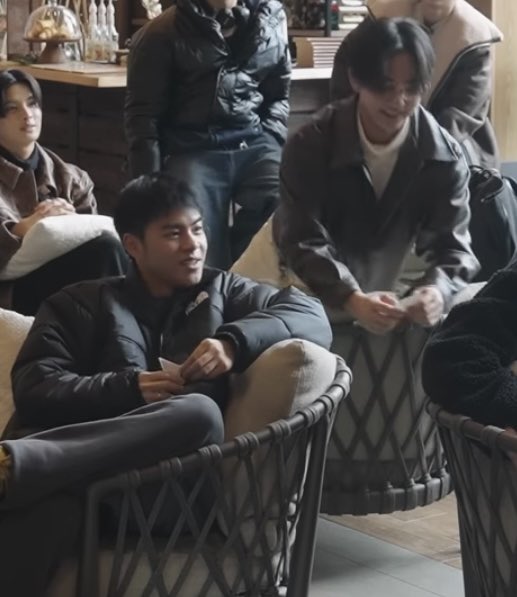 อ๋ออออออ ที่มาของการแฮปปี้เบิร์ดเดย์ครับคุณ คือตรงนี้นี่เอง