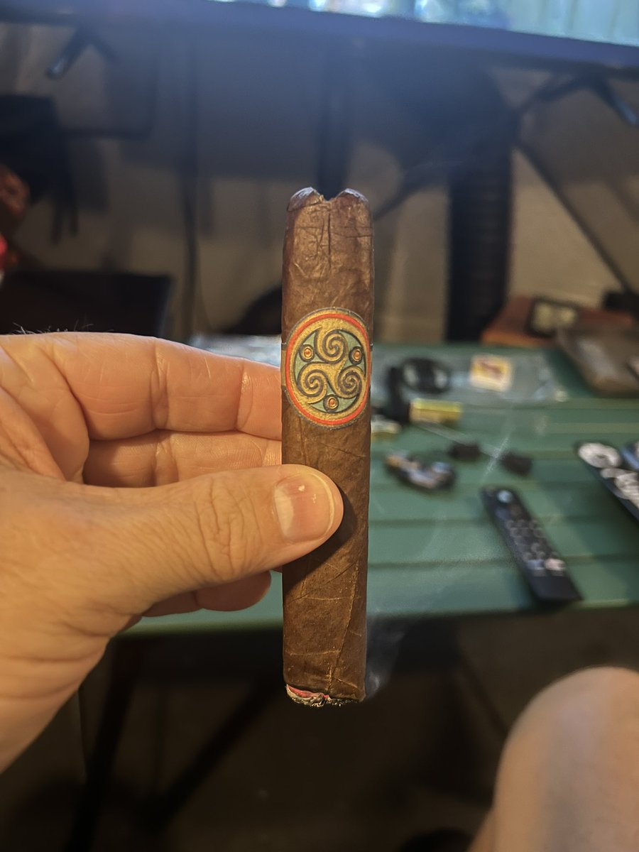 Following up with an <a href="/mbombaycigars/">MBombay™</a> Tobak Gajaa this evening.  I really like these!  Medium body and smoooooth!   Great way to finish the evening.  Another winner from #BLLuxuries and <a href="/JGarciaCigar/">James Garcia</a>!