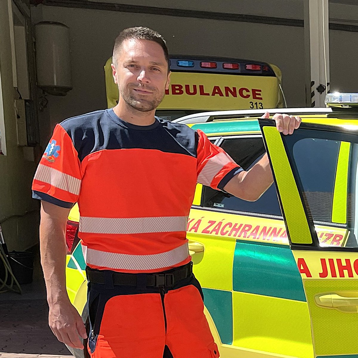 Změna ve vedení ZZS Jihočeského kraje
Po 20 letech končí ve funkci ředitel MUDr. Marek Slabý. Novým ředitelem se od 1. 11. 2025 stává MUDr. Jakub Jan Hájek, dosavadní vedoucí lékař operačního a oblastního střediska v Jindřichově Hradci.