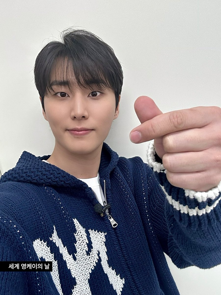 세계 고양이의 날이 왔습니다.🐈‍⬛🐈 모든 집사들은 고양이를 들어주세요. 

고양이가 없는 에디터는 진짜 고양이만큼이나 소중한 각 그룹 내 고양이를 소환했습니다. 오늘은 세계 고양이의 날이니까 무조건적으로 고양이들을 예뻐해 주시면 됩니다. 

반박은 안 받고 여러분의 고양이 자랑만