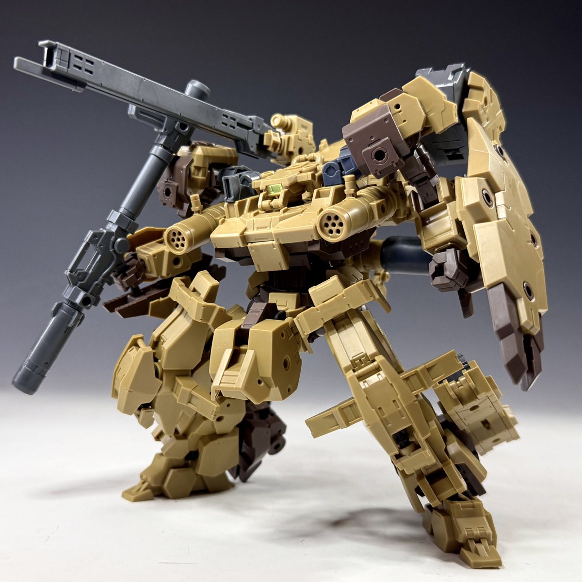 【バスキーフォートレス】

火力と防御力を限界まで強化したバスキーロットの上位機種。

 #MIX30MLコンテスト #30MM
※切り貼り接着無し