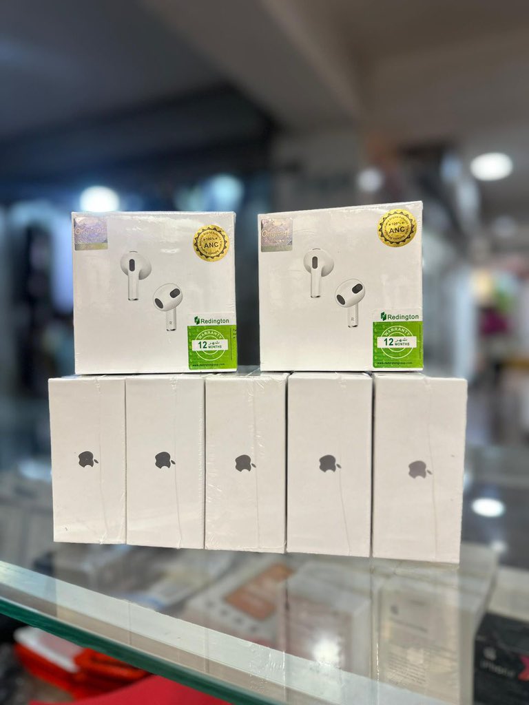 naira_sempa's tweet image. Level up without breaking the bank.
@zero_to_one_ug brings you legit iPhones at crazy-good prices. Deals too good to miss!
📍 New Pioneer Mall, PG-40
📞 0752044500
#WelcometotheNextLevel