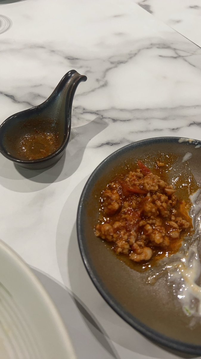 ท้องจะแตกจิง 50คุ้มมาก พนงบอกสั่งก๋วยเตี๋ยวด้วยมั้ยรวมในบุฟเฟ่นะ แต่คืออาหารที่นี่ไม่มีเนื้ิสัตว์เว่อ แดกคาร์บใช้แรงงานสุดๆ