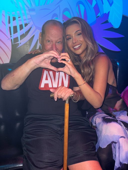 Watch Ava Amira's leaked NSFW photo on TwXstars