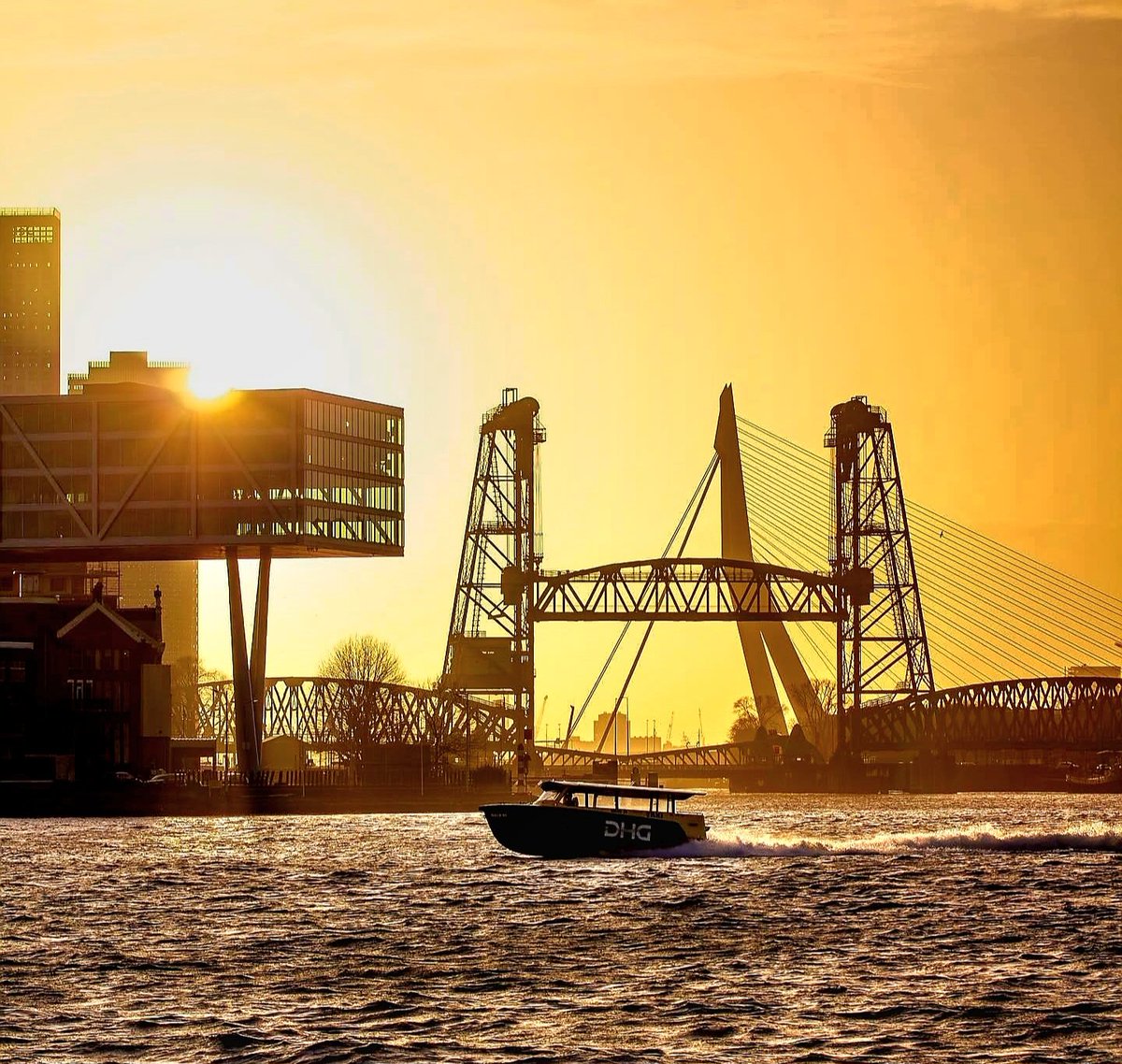 Dave (@davegooij) on Twitter photo Goeie mogguhh mooiste dag van de week is weer aangebroken. Weekend sta weer voor de deur. Wij wensen jullie een hele fijne zonnige vrijdag en mooi weekend alvast ππ.
#Rotterdam ππ€π. Goeie mogguhh mooiste dag van de week is weer aangebroken. Weekend sta weer voor de deur. Wij wensen jullie een hele fijne zonnige vrijdag en mooi weekend alvast ππ.
#Rotterdam ππ€π.