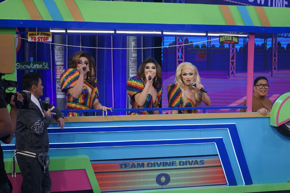 gmanetwork's tweet photo. Team Divine Divas versus Team Tisoys sa #MasaSagotMoBa!

#KalyeShowtime
For more #ItsShowtime content, visit:
https://t.co/pNccllRyFz https://t.co/Fqvx3ApjqI