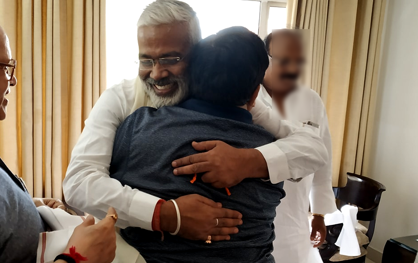उत्तर प्रदेश के फर्रुखाबाद से जनप्रिय लोकसभा मा. सांसद श्री मुकेश राजपूत जी आपको जन्मदिवस की हार्दिक शुभकामनाएं!
आप दीर्घायु हों और सदैव स्वस्थ एवं प्रसन्न रहें।

<a href="/mukeshrajput_mp/">Mukesh Rajput</a>