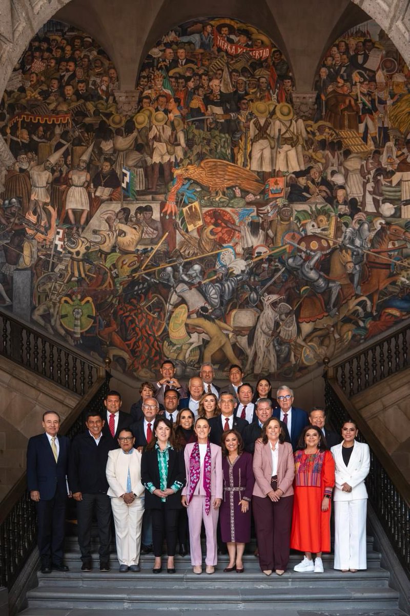 #MañaneraDelPueblo 
📌¡Juntos hacemos la diferencia! 
En Palacio Nacional, nuestra presidenta <a href="/Claudiashein/">Claudia Sheinbaum Pardo</a> y el gobernador de #Puebla <a href="/armentapuebla_/">Alejandro Armenta</a> fortalecen la agenda de salud.
La colaboración entre gobierno federal y estatal impulsa mejoras en infraestructura y servicios