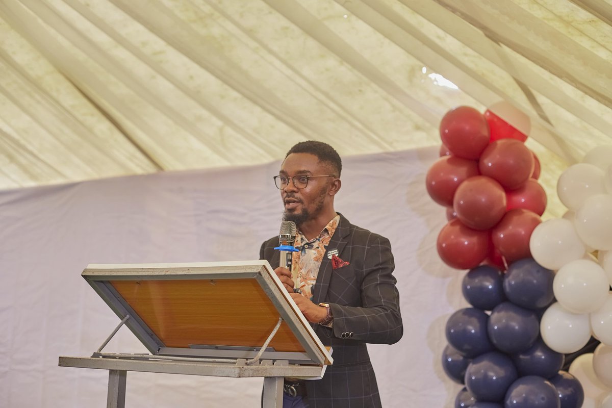 The microphone 🎤 god.

#Mc_Smasher #EcoChief