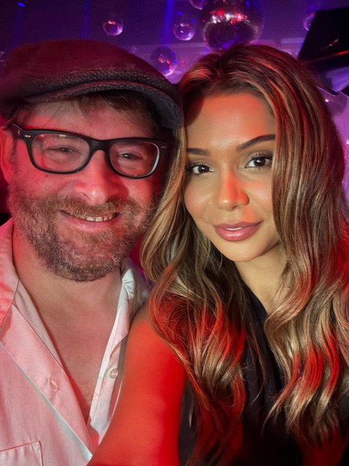 Watch Ava Amira's leaked NSFW photo on TwXstars