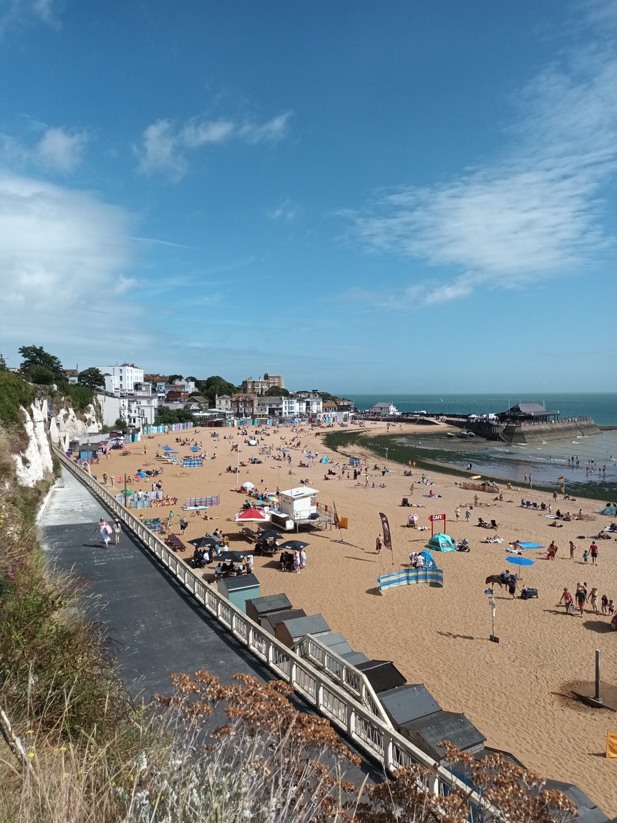MelJD46's tweet image. #Broadstairs during #Folkweek last year #Morellis #Hoodenhorses #VikingBay #MorrisDancing #kent