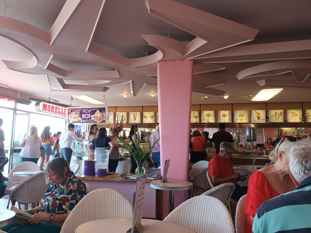 MelJD46's tweet image. #Broadstairs during #Folkweek last year #Morellis #Hoodenhorses #VikingBay #MorrisDancing #kent