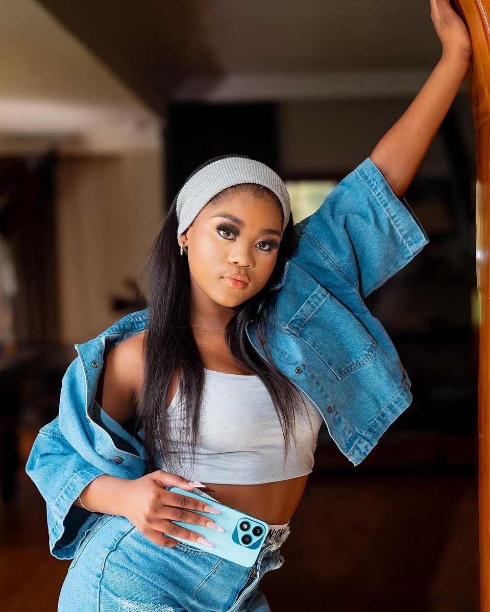 This week on our #VibeTop3, in celebration of women’s month: we have Naledi Aphiwe as one of the powerhouse right now..

[See link for the feature]: youtu.be/JGuvUGNNHCU?si…

#Music #womensmonth #artists