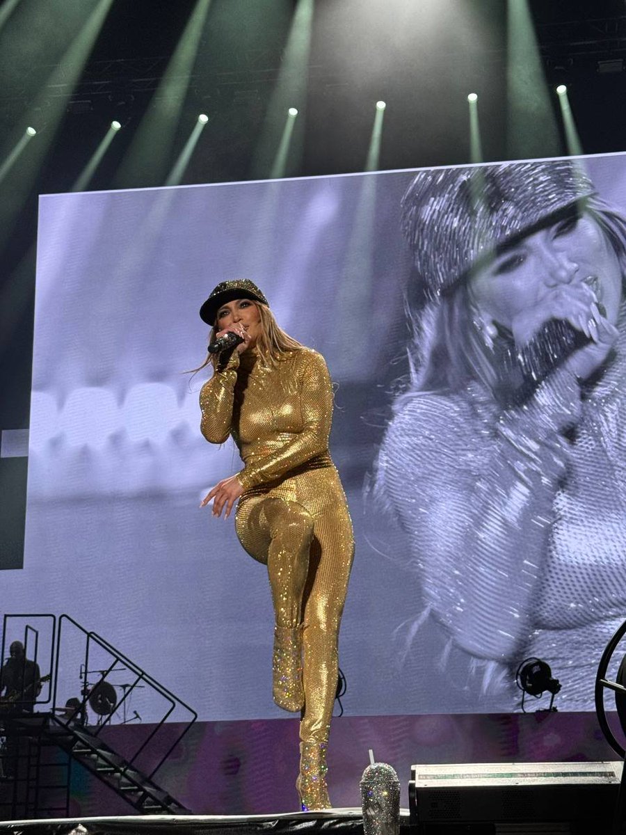 Шунақа яқингина опани томоша қилдим, ҳақиқатдан гўзал😍