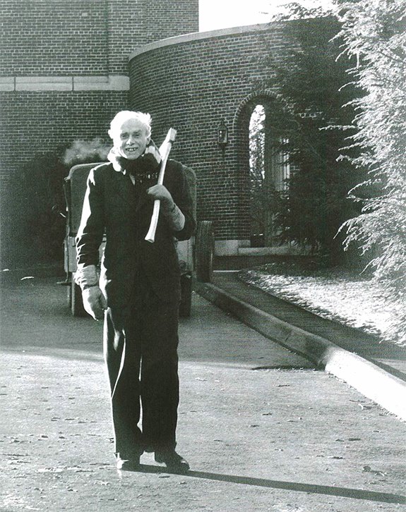 star_stufff's tweet image. Both Paul Dirac (born in 1902) and Roger Penrose (born in 1931) share their birthday today. Dirac formulated the relativistic wave equation for fermions, laying the foundation for quantum field theory. Penrose developed a global  understanding of spacetime with his geometric…