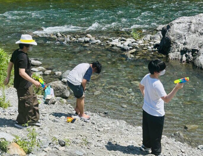⛱夏の遠足🍉

海外ルーツの子ども・若者・生活者（大人）が学んでいる当スクール。東京都福生市の教室から少し足を伸ばして、多摩川沿いの公園に行ってきました！

水辺からの涼しげな報告をお楽しみください😎
kodomo-nihongo.com/info/activity/…

残暑がまだまだ厳しいですね。みなさまお体にはお気をつけて！