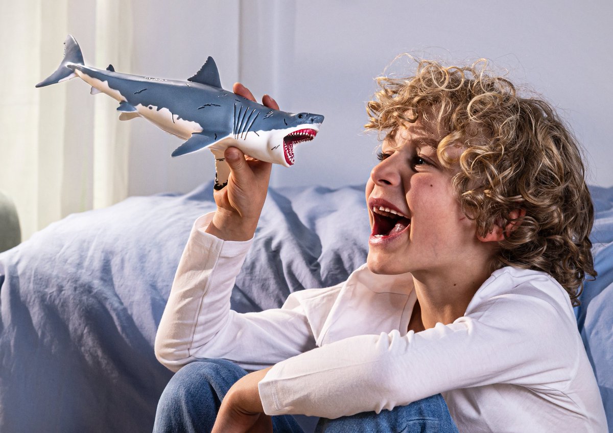 夏だ！
恐竜だ！
メガロドンだ！
この歯を見て！

太古に生きていた巨大ザメ、メガロドンはシロナガスクジラと同じくらい 大きかったらしいよ！👀

シュライヒの『メガロドン』はこの夏新発売！
x.gd/pZcga

#フィギュア #schleich