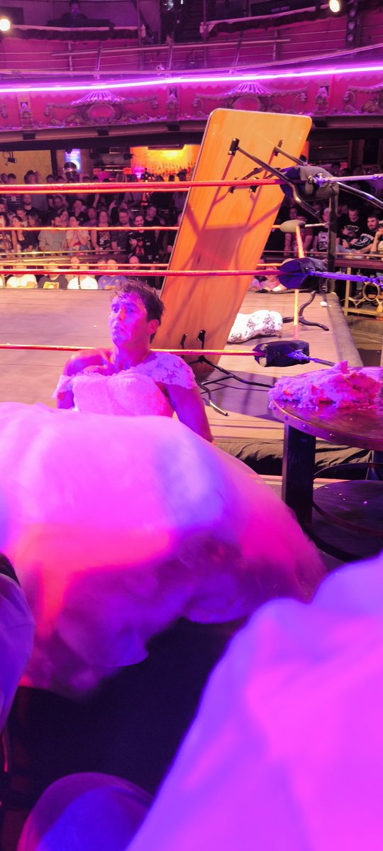 Oh <a href="/TateMayfairs/">TATE MAYFAIRS 🇬🇧</a>... What happened?

#TatenessIsCakeness

<a href="/RiotCabaret/">Riot Cabaret Pro Wrestling</a>