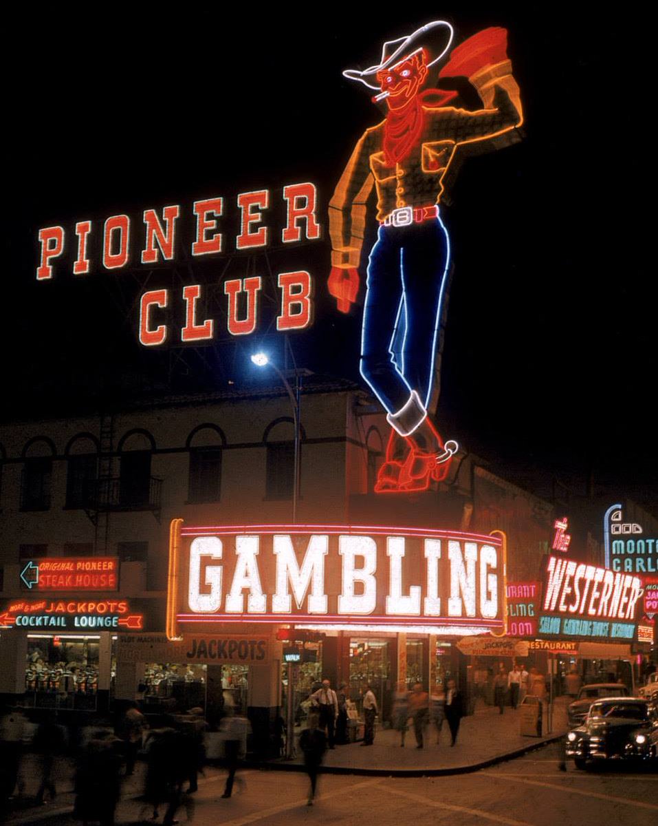vegas_visual's tweet photo. Vegas Vic back when his arms moved.

1955 📸Loomis Dean/The Neon Museum https://t.co/BRHcG08suo