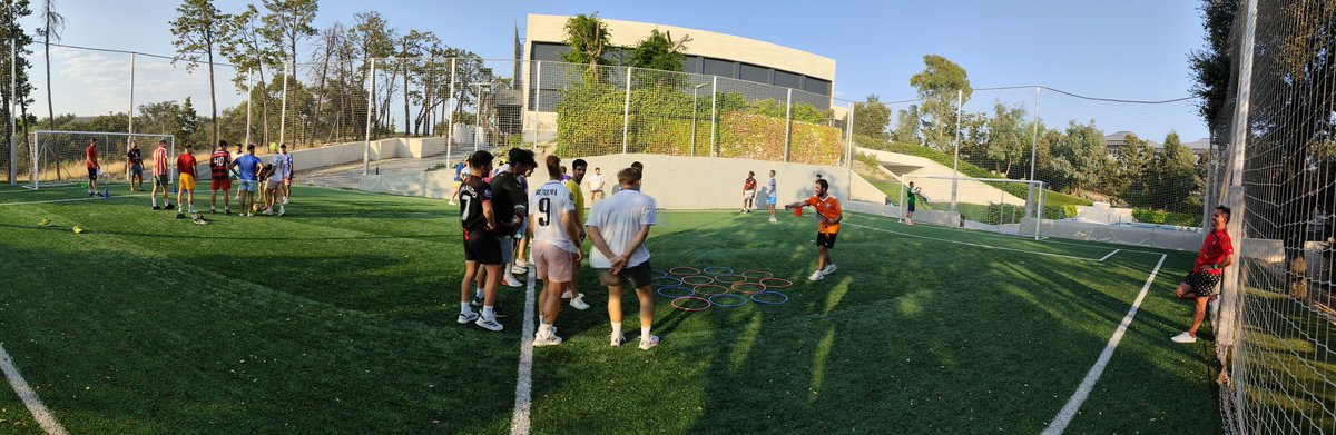 La unión hace la fuerza 💪 

El equipo cambió de dinámica para hacer grupo y prepararse de una manera más emocional para la temporada 😃 

¡Muchas ganas e ilusión para lo que viene! 

💚🤍 #FamiliaVerde #DueñosDeUnaPasion