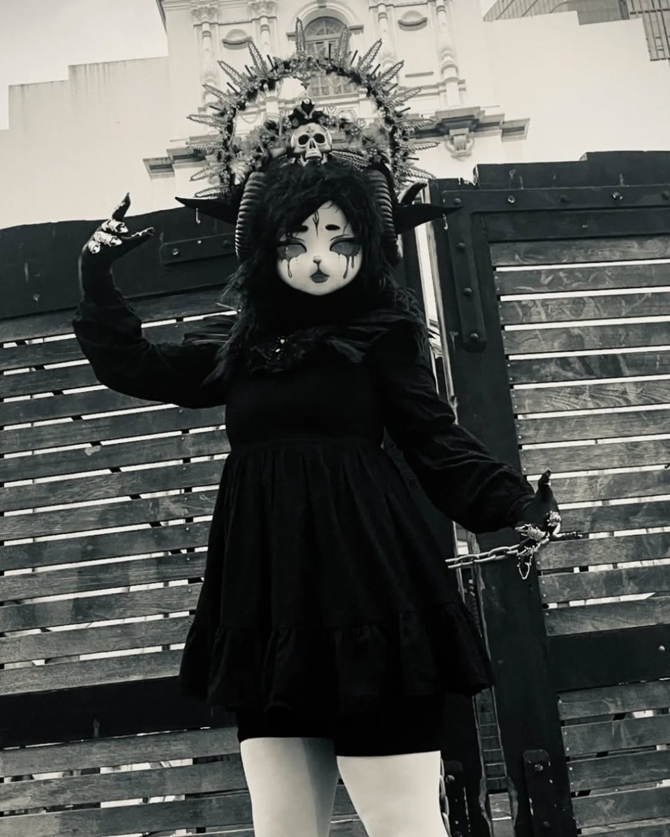 SnoutStitch's tweet image. ✨🌙 “Not just a suit—this is my second skin. Where the stars whisper, I roar louder. Vibes unmatched, energy untamed.” 🐾⚡
#FursuitFriday #CosmicBeast #UnleashTheLegend #PawPower