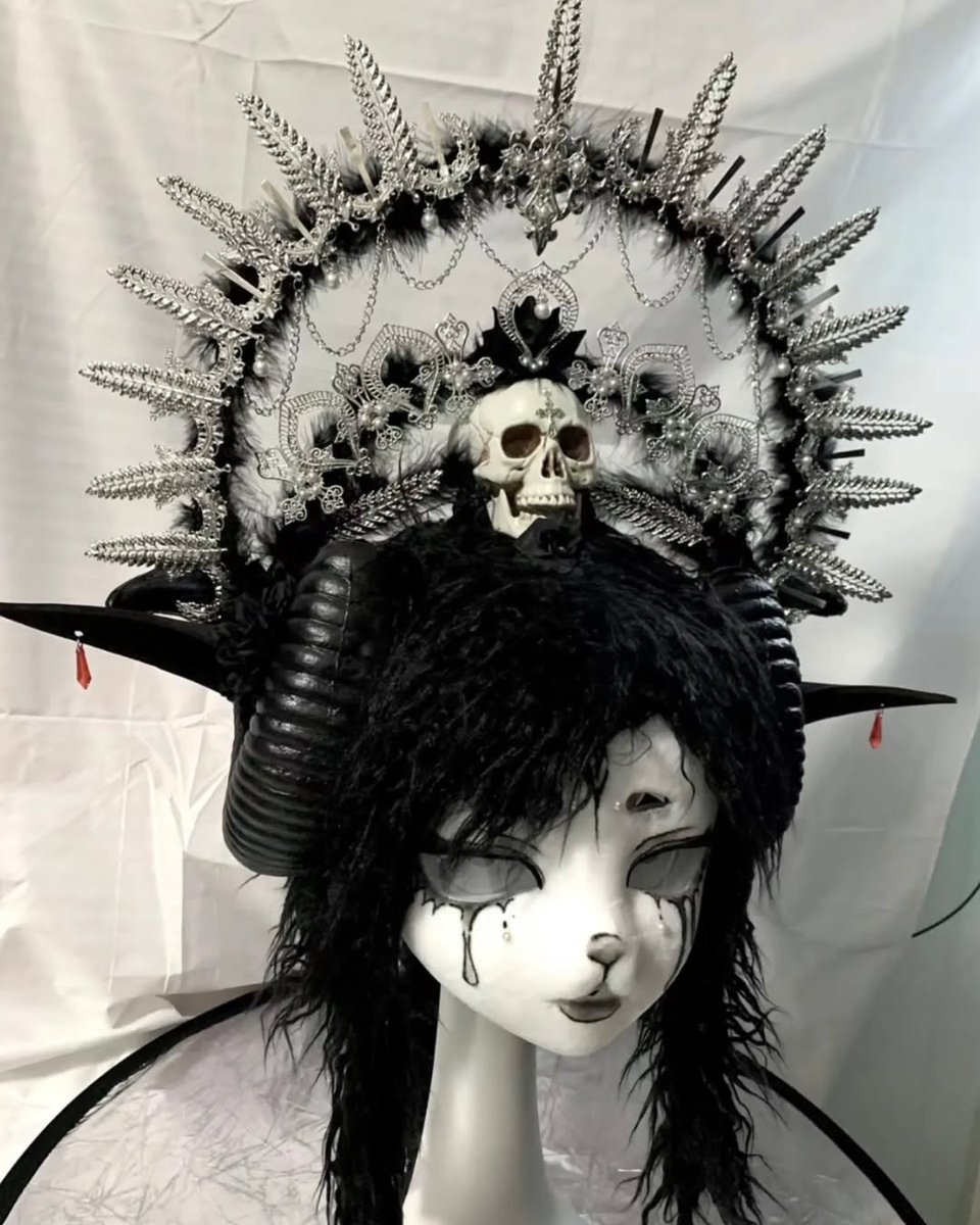 SnoutStitch's tweet image. ✨🌙 “Not just a suit—this is my second skin. Where the stars whisper, I roar louder. Vibes unmatched, energy untamed.” 🐾⚡
#FursuitFriday #CosmicBeast #UnleashTheLegend #PawPower