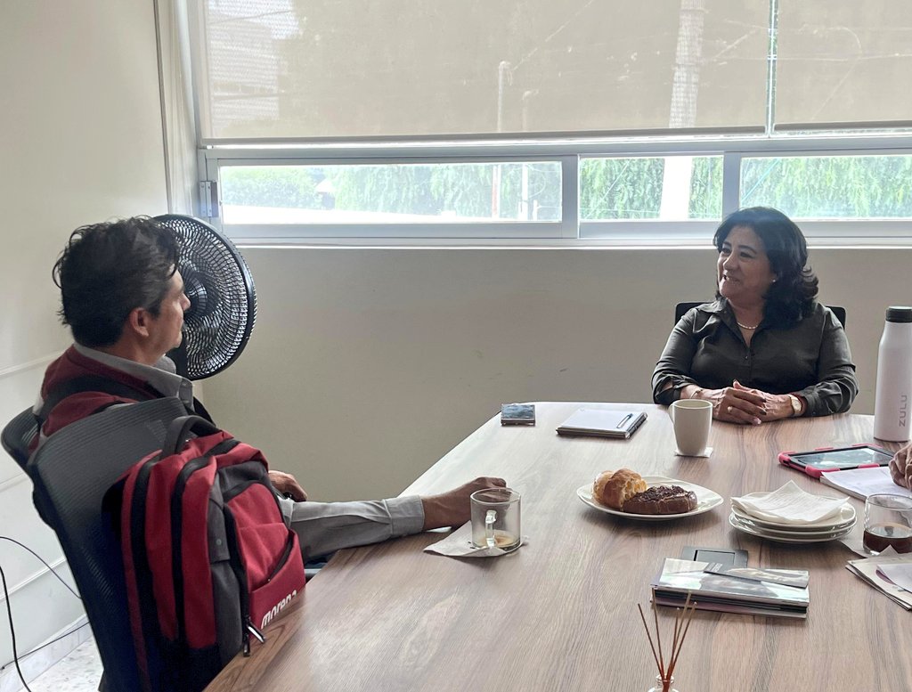 beatrizroblesgs's tweet photo. El compromiso es territorial. 📍
En seguimiento a los comités seccionales, nos reunimos con el Coordinador Estatal de la #EstructuraTerritorial de @MorenaQro_Ofic, Sergio Vega, compartimos puntos clave para que cada comunidad participe activamente. 
¡Súmate ahora! #MorenaArrasa https://t.co/kIAzH9XQHV