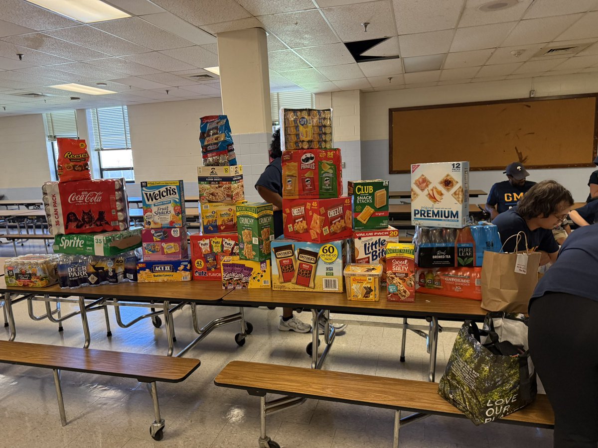 💛💙 Phase 2 of HVAC is almost done! For two summers straight, our building service team has been nothing short of AMAZING. Thank you, you’re our superheroes 💪 To say thank you, our staff stocked up their pantries with snacks so that they are fueled for a great year! 🍎🍪🥤