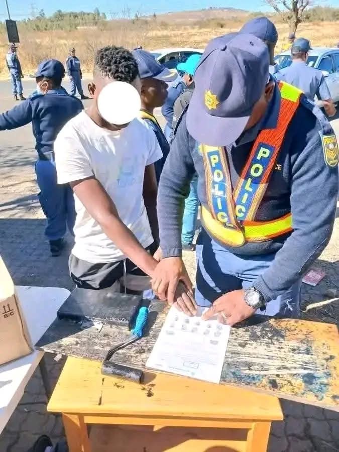 PhutiSemenya14's tweet image. If you are not well informed this paper will turn your life upside down.🤞🏿