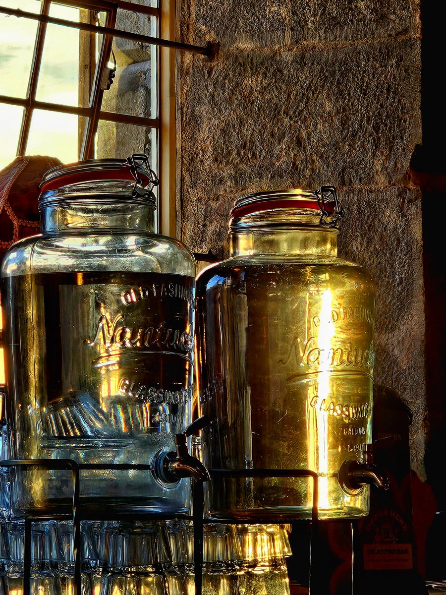 Sunset through the windows <a href="/theLOUNGERS/">The Lounges</a> #SecoLounge <a href="/RoyalWilliamYd/">Royal William Yard</a> #sunset #RoyalWilliamYard #Plymouth