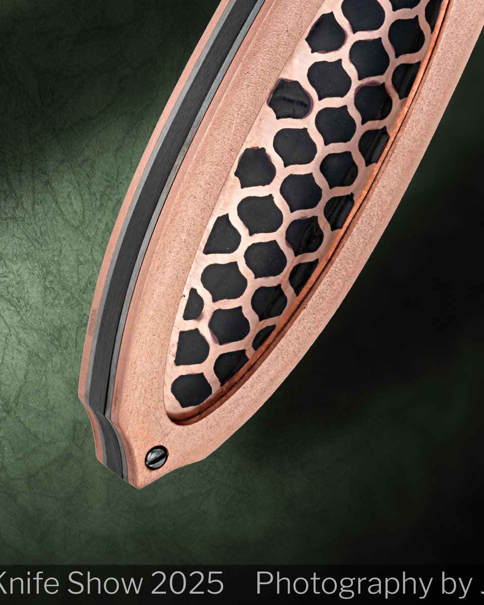 Copper Beauty!  Chris Richardson stands out with unique and colorful designs.

Folder, CPM 154, titanium liners, copper scales, champleve enamel inalys.

_____________________________________________

#jfrasierphotography