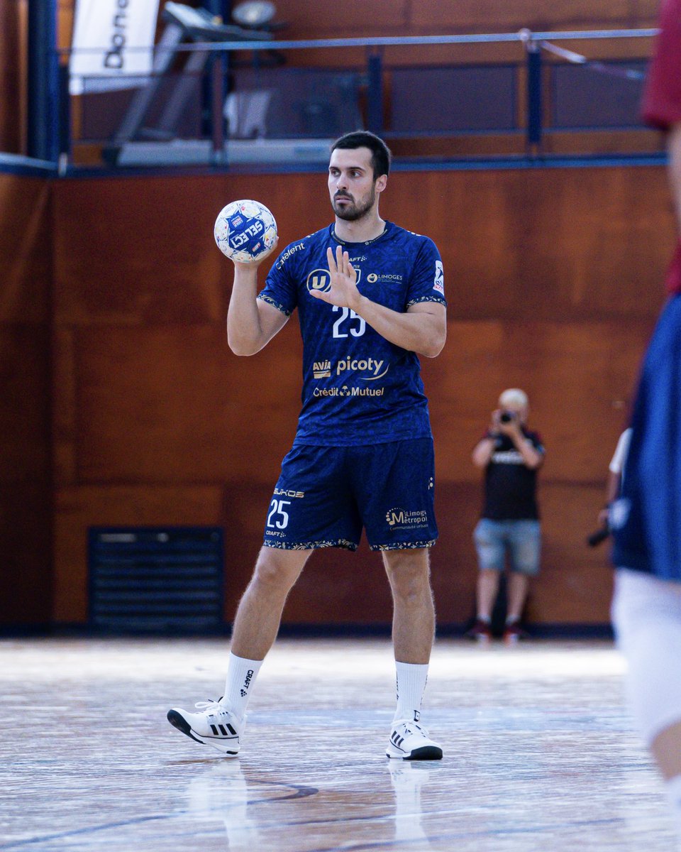 𝘿𝙚𝙨 𝙧𝙚𝙩𝙧𝙤𝙪𝙫𝙖𝙞𝙡𝙡𝙚𝙨 👀

Demain le LH affrontera Irun, un adversaire qu’il a croisé lors de la Main Round de l’European League la saison dernière.

Coup d’envoi à 19h30 🙌🏼