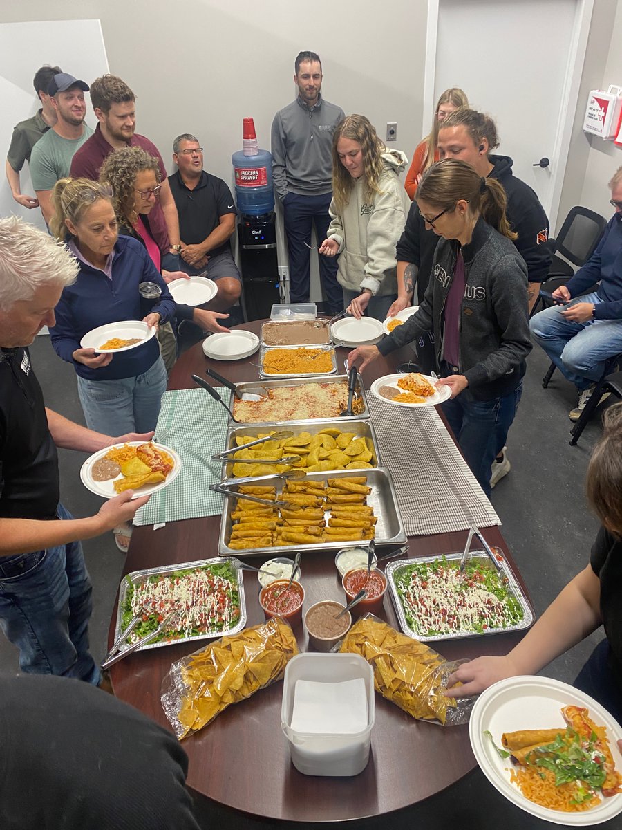 August is the GRANDDADDY of Serious birthday months. We celebrate NINE birthdays in August. For a celebration this big we needed BIG flavor so @Flavors_Of_Mexico was the obvious choice for lunch!