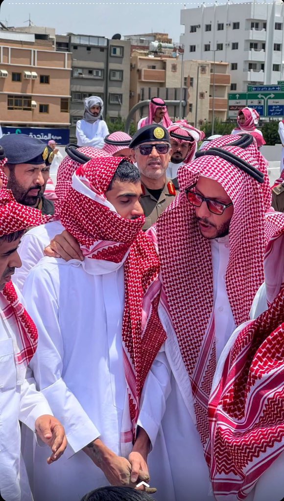 arw_808's tweet image. فوق عضدي يوادعني ودمعي يهلي
                          من محاجر عيونه لين بلل ثيابه

رحم الله #وضحى_الفهمي و عوض زهرة طفولتها 
بجنات النعيم و ألهم والديها و أهلها و ذويها 
الصبر و السلوان …