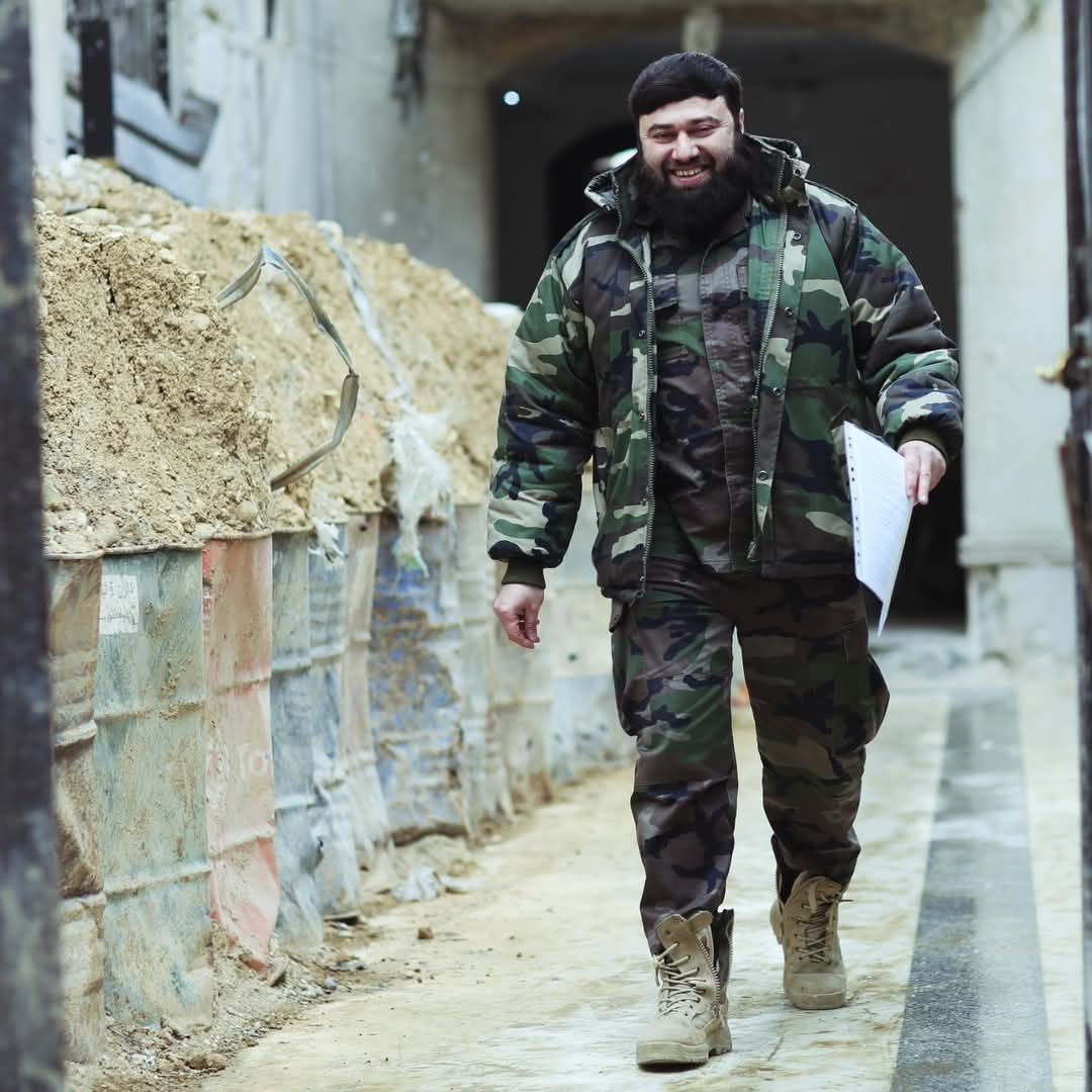 أربعة شهور مضت على توقيف الأخ القائد أبو همام في دولة #الإمارات دون معرفة الأسباب ودون أي مسوّغ قانوني، ولا زلنا ننتظر الوعود بالإفراج عنه 

#الحرية_لعصام_بويضاني