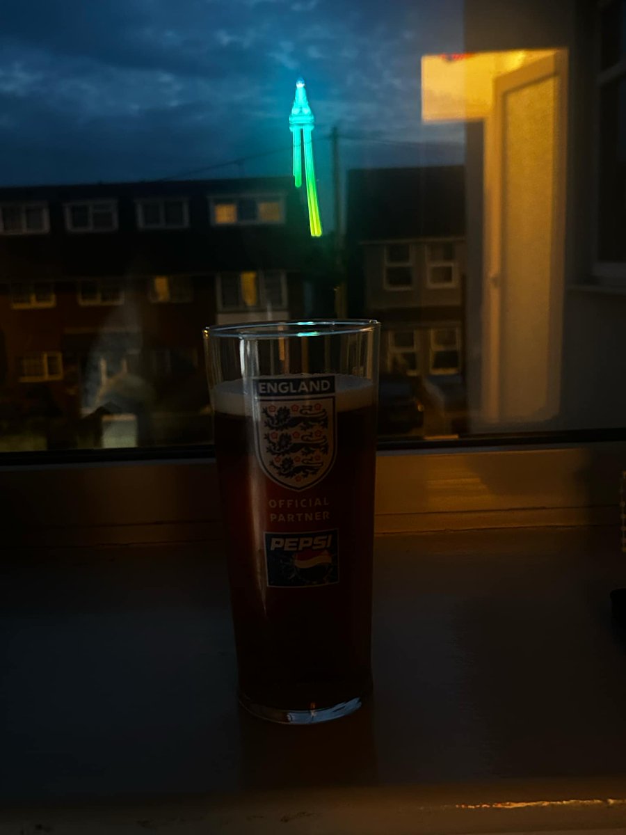 Cheers everyone here's to a great weekend and 3 points to the pool 🍊 🧡 #UTMP