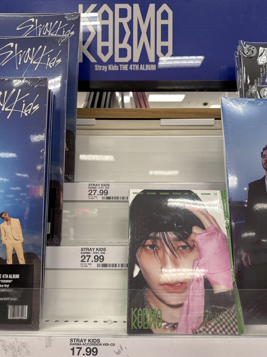 Butters_Gremlin's tweet photo. @bbokstars They put everything out besides the actual photobook ones for me and don’t want to check the back lol https://t.co/7G0J6CsDMJ