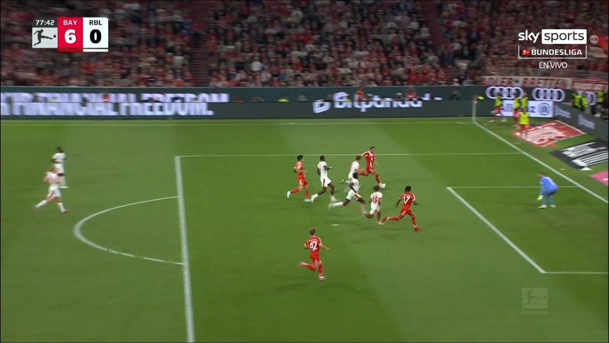 TouchlineX's tweet photo. 📸 - WHAT THE F*CK IS HAPPENING HERE?! KIM MIN-JAE RECOVERS THE BALL, MAKES A 'MESSI-ESQUE' RUN AND ASSISTS KANE FOR THE 6-0! https://t.co/3GGZYU5IQB