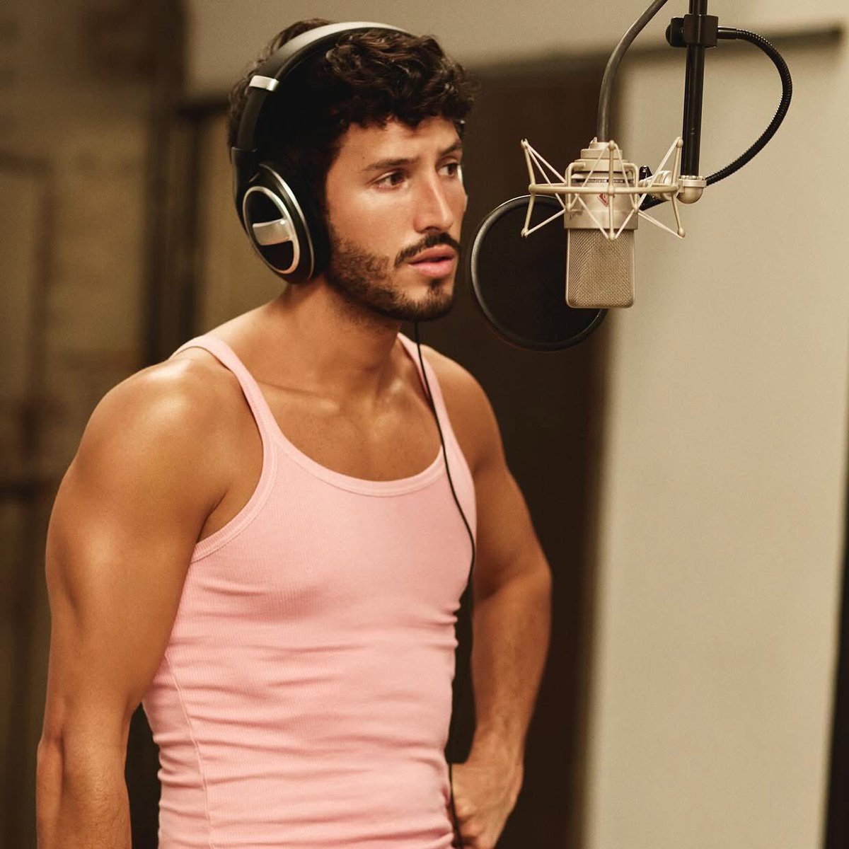 Belinda revela que el video musical para su colaboración con Sebastián Yatra será grabado muy pronto en Puerto Rico.🔜