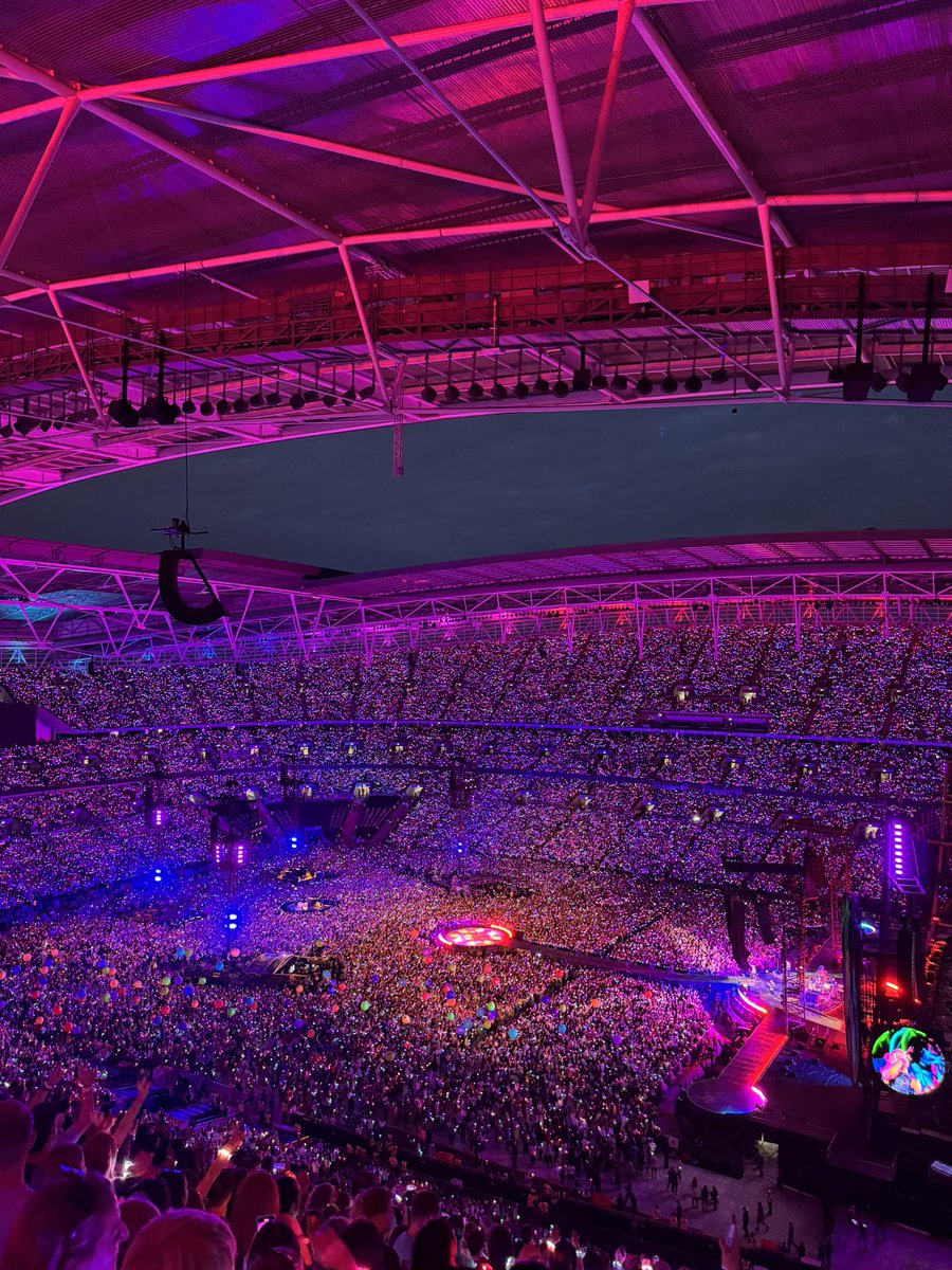 Few live acts nowadays do it quite like  Coldplay. 

First Foxboro, then Chicago, now London.

Hopefully nobody’s affair gets outed tonight?
