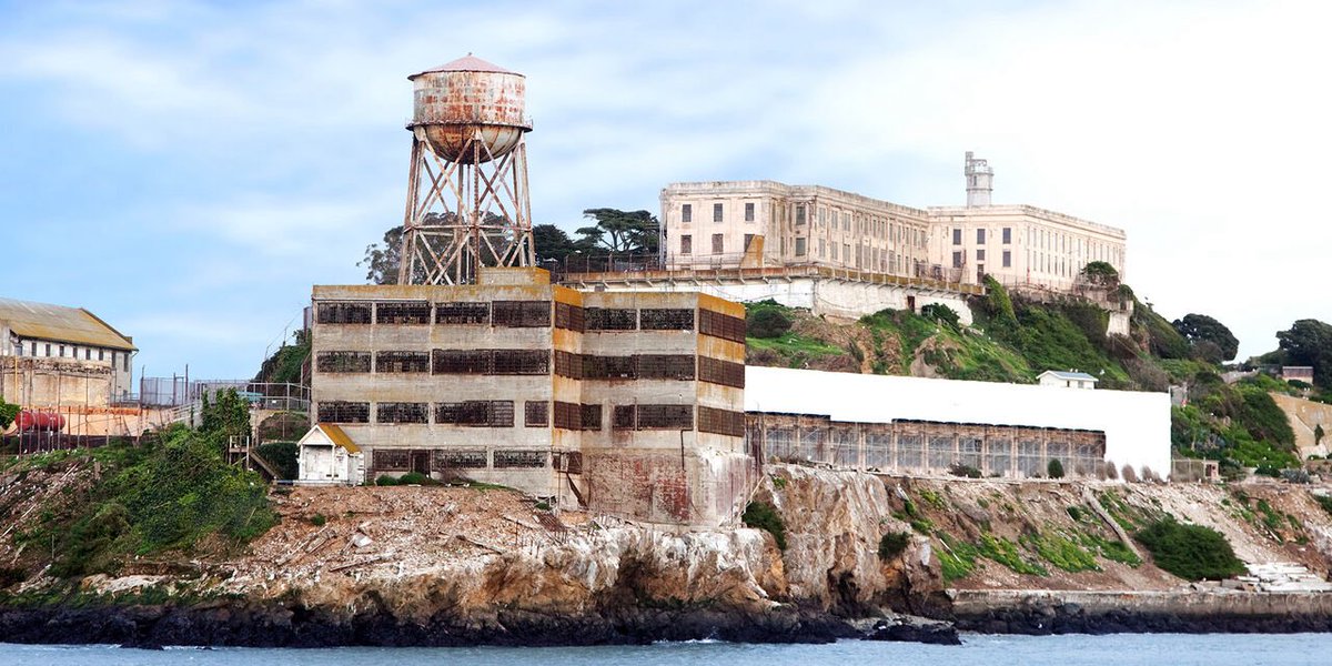 🇺🇸 Donald Trump a ordonné la réouverture de la prison d’Alcatraz. Les criminels les plus dangereux des États-Unis y seront envoyés.

🗣️ Êtes-vous d’accord avec lui ?

A. OUI
B. NON