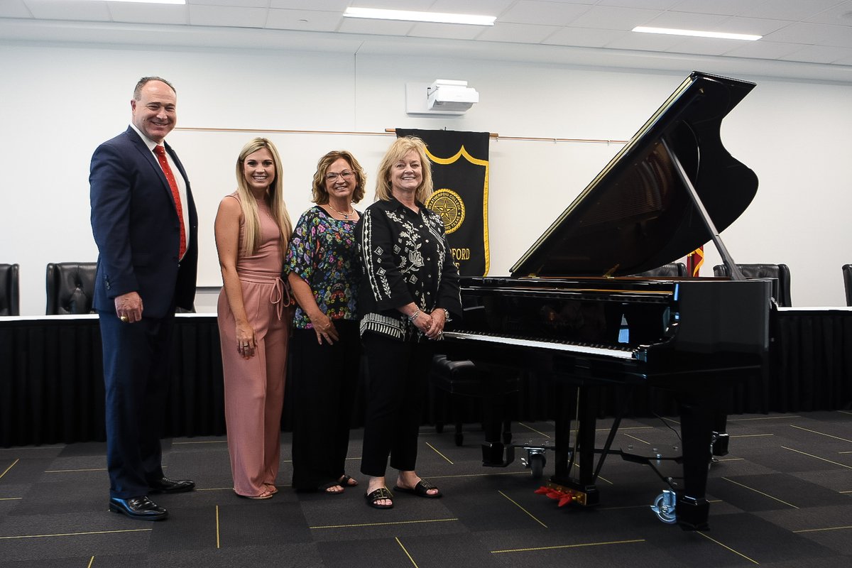 A huge thank you to alumna Donna Dickinson for her generous donation of a new Steinway piano with Spirio technology! The gift was made in honor of her late mother, Patsy Davis. Read more: bit.ly/3VaOio7