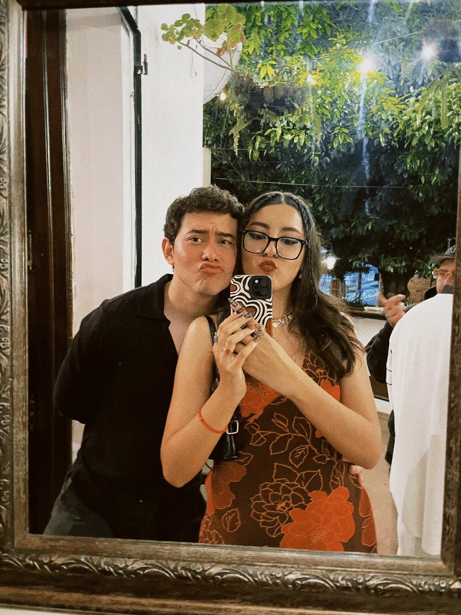 gracias gracias gracias a las personitas que llegaron a gozarla y también a las que no pudieron pero me echaron porras de lejitos ❤️‍🩹 (no me tomé fotito con todxs pero les amo)