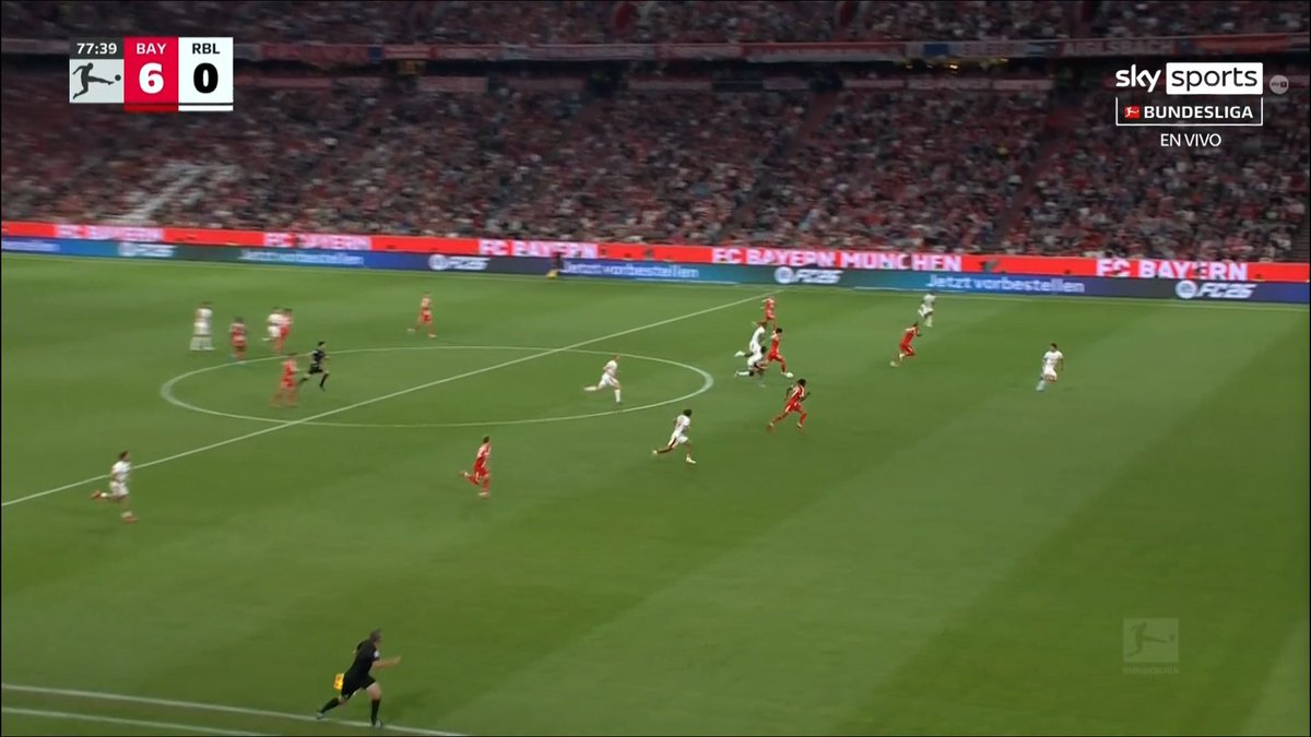TouchlineX's tweet photo. 📸 - WHAT THE F*CK IS HAPPENING HERE?! KIM MIN-JAE RECOVERS THE BALL, MAKES A 'MESSI-ESQUE' RUN AND ASSISTS KANE FOR THE 6-0! https://t.co/3GGZYU5IQB